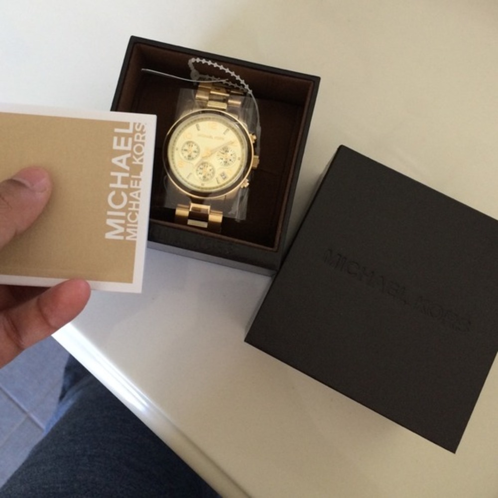 Michael Kors midsize gold tone MK5055 - Picture 4 of 4
